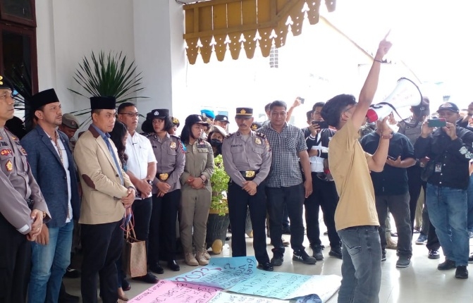 Banyak Masalah: Jangan Pilih Lagi Zahir di Pilkada 2024